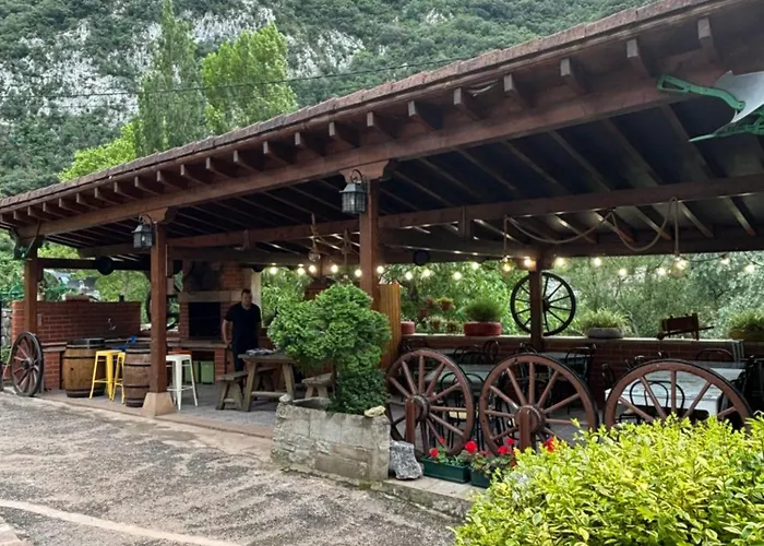 Albergue La Hermida Kır Evi *